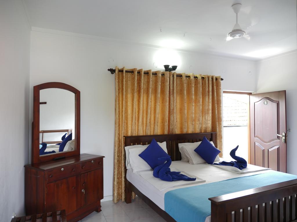 Ocean View Tourist Guest House At Negombo Beach Near The Airport ภายนอก รูปภาพ
